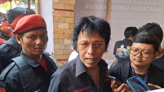 Inilah Adian Napitupulu Mengusulkan Penghapusan Biaya Layanan Aplikasi Transportasi Online demi Kesejahteraan Pengguna Terjamin