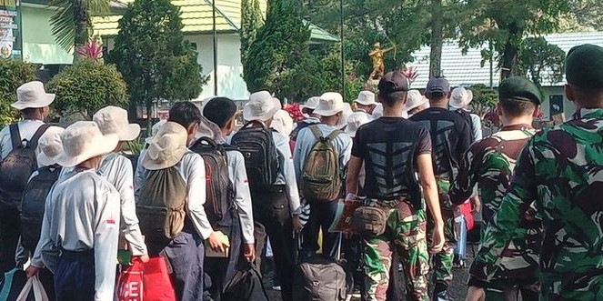 Ketahui Terungkap! Siswa Dianiaya? Guru BK Ancam Tidak Naik Kelas Karena Menolak Barak Militer, KPAI Turun Tangan ungkap fakta sebenarnya