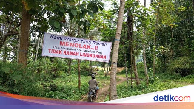 Ramai Spanduk Penolakan Kremasi Murdaya Poo di Ngaran Borobudur Memicu Kontroversi Publik