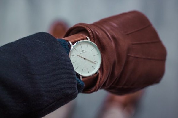 Apakah Saya Perlu Melepas Jam Tangan di Bandara? Simak Tips Penting