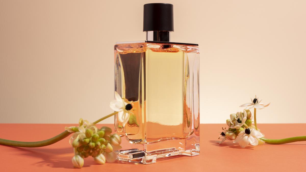 Panduan Lengkap Cara Membuat Parfum Sendiri dari Bahan,bahan Alami yang Wangi dan Tahan Lama