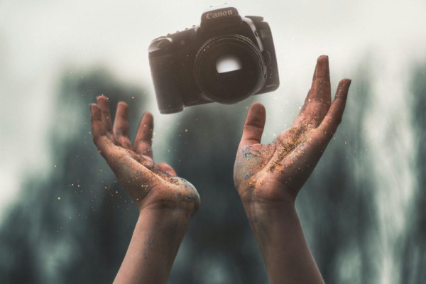 5 Rekomendasi Kamera Mirrorless Canon EOS R Termurah yang Wajib Kamu Lirik!
